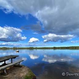 Auch die Parkplätze liegen an wunderschönen Seen