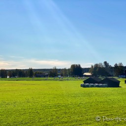 Immer wieder fahren wir an schönen Höfen vorbei