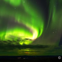 rings um uns herum tanzen die Nordlichter - rechts-links-vorn-hinten-oben