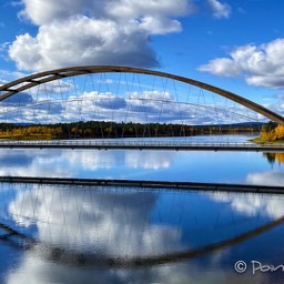 heute spiegelt sich die Brücke direkt im Wasser 