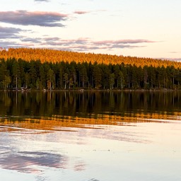 Am See Djuprämmen finden wir einen traumhaften Platz